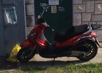 Vozio bez kacige pa dobio paprenu kaznu