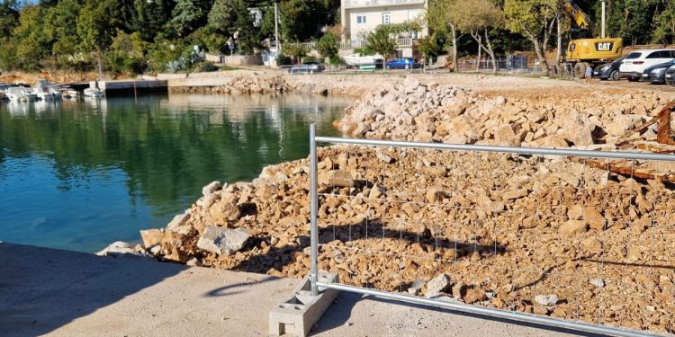 Vratite nam spust za barke, ne uništavajte živi svijet u moru i dokažite da neće doći do velikih poplava!