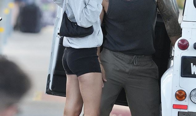 Vruća nova upozorenja! Oženjen na prvom mjestu Jamie Marinos leti na Gold Coast-u za PDA-u prepun datuma s Eliotom Donovan