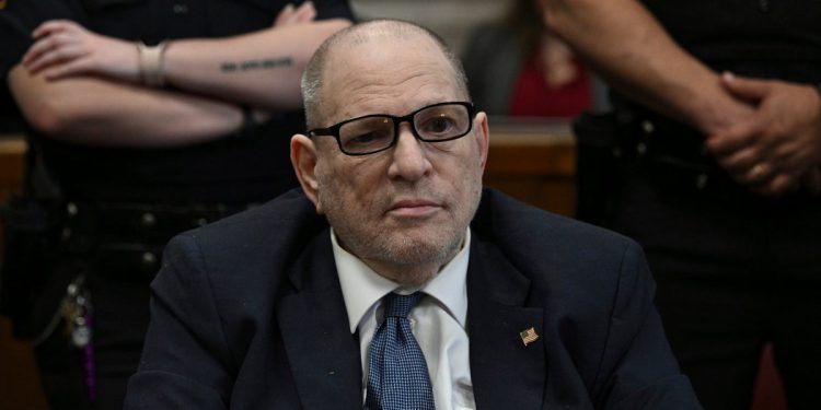 Weinsteinovi odvjetnici žele da ga se drži u bolnici, a ne zatvoru dok se suočava s suđenjem