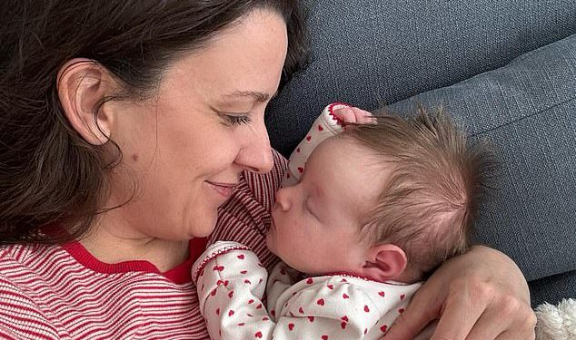 YouTube zvijezda gospođa Rachel (42) pozdravlja drugo dijete putem surogata i otkriva da ‘nije mogla nositi ovu trudnoću iz medicinskih razloga’