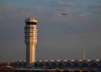 Zaposlenik FAA -e optužen za svađu u tornju za kontrolu zraka na nacionalnoj zračnoj luci Reagan
