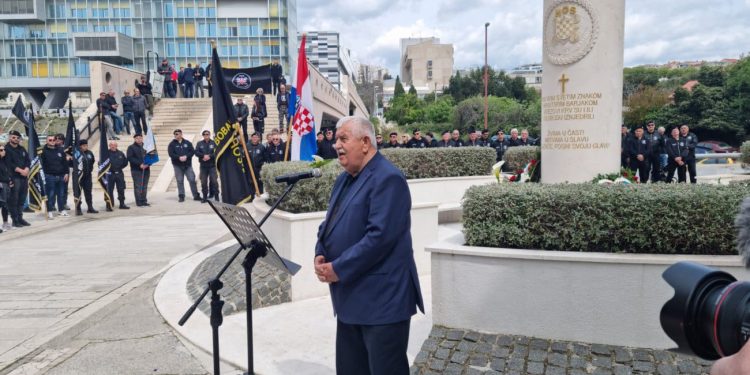 Zapovjednik obrane Škabrnje u Splitu: “Na vlasti su sinovi UDBA-e, udbaši… Poklana je Škabrnja pod zvijezdom”