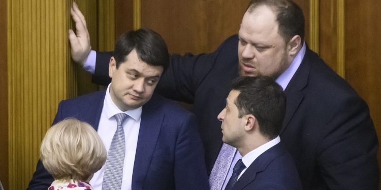 Zelensky bi lako mogao riješiti ratne izbore-bivši šef kampanje-RT Rusija i bivši Sovjetski Savez