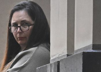 Žena na suđenju zbog navodnog ubojstva bivše obitelji s zagađenim govedinom Wellingtonom