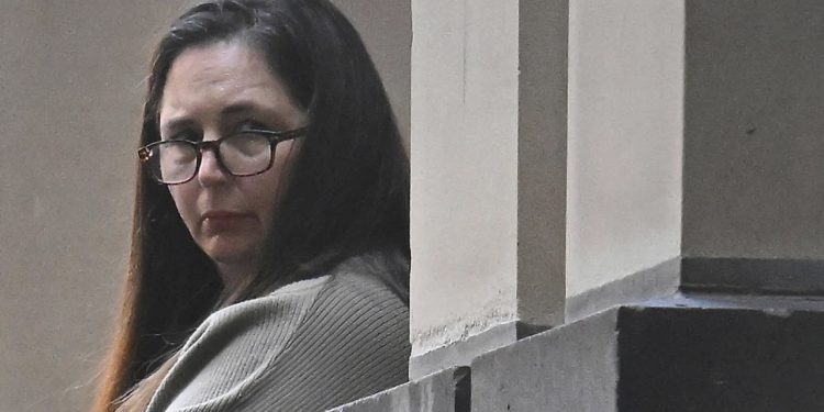 Žena na suđenju zbog navodnog ubojstva bivše obitelji s zagađenim govedinom Wellingtonom