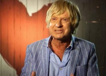 Zvijezda Celebrity Big Brother Michael Fabricant uzvratila je u plavu kosu i priznala da želi ‘malo seksa’ u ‘Cringe’ prvi izgled izlaska
