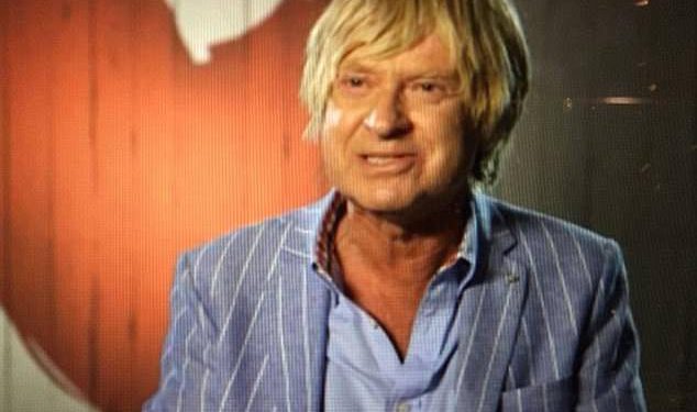 Zvijezda Celebrity Big Brother Michael Fabricant uzvratila je u plavu kosu i priznala da želi ‘malo seksa’ u ‘Cringe’ prvi izgled izlaska