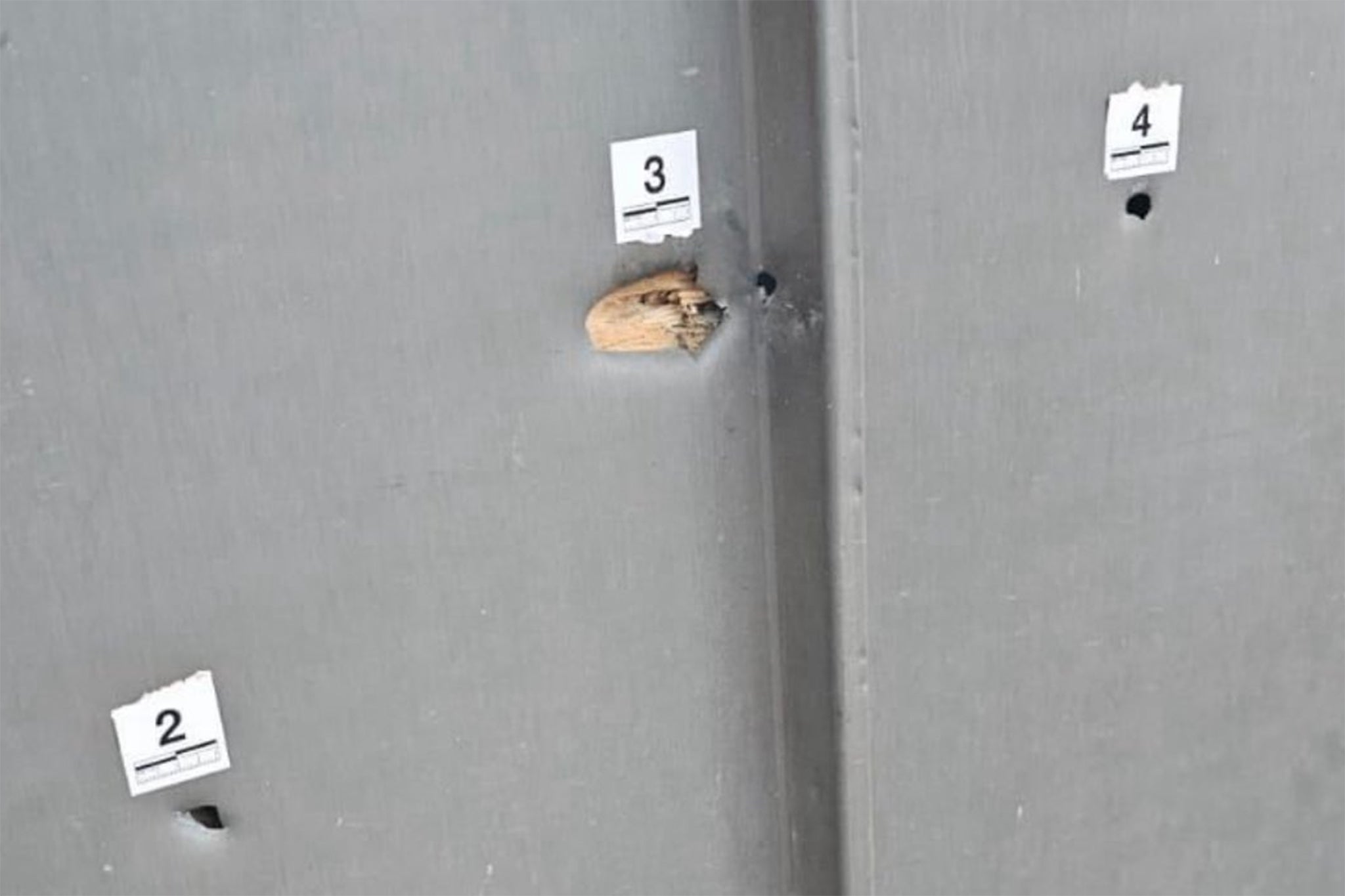 Vrata zatvora Toulon navodno su sedam puta pogodila pucnjavu