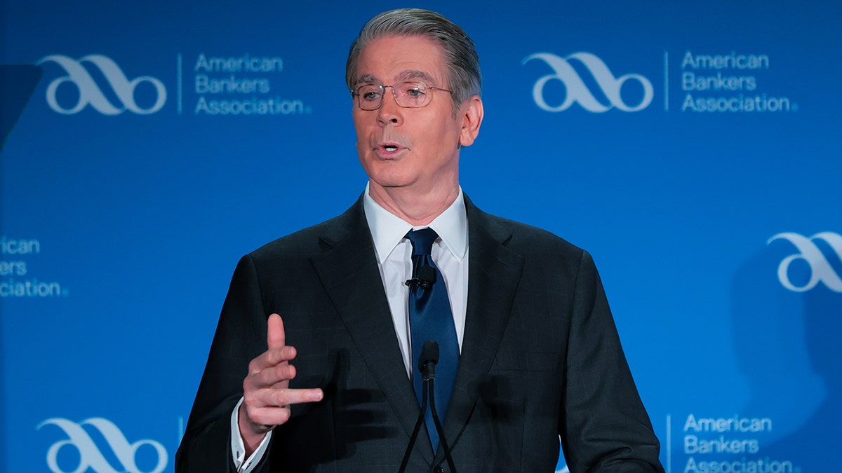 Sekretar riznice Scott Besent govori