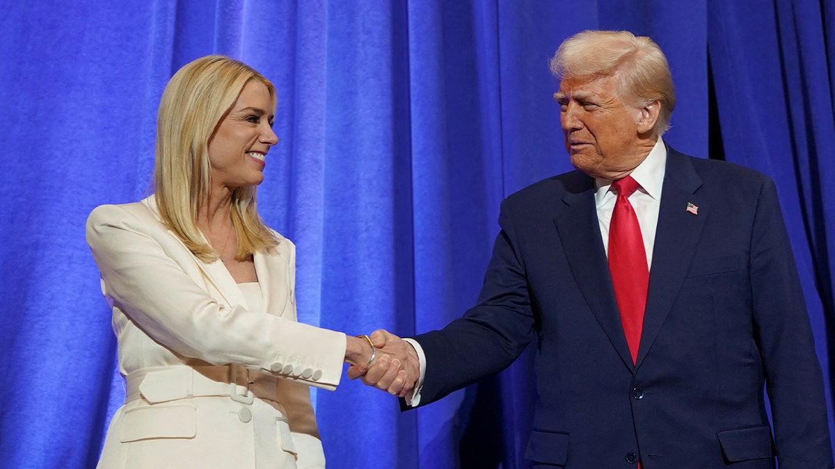 Glavni odvjetnik Pam Bondi ruši se s predsjednikom Donaldom Trumpom
