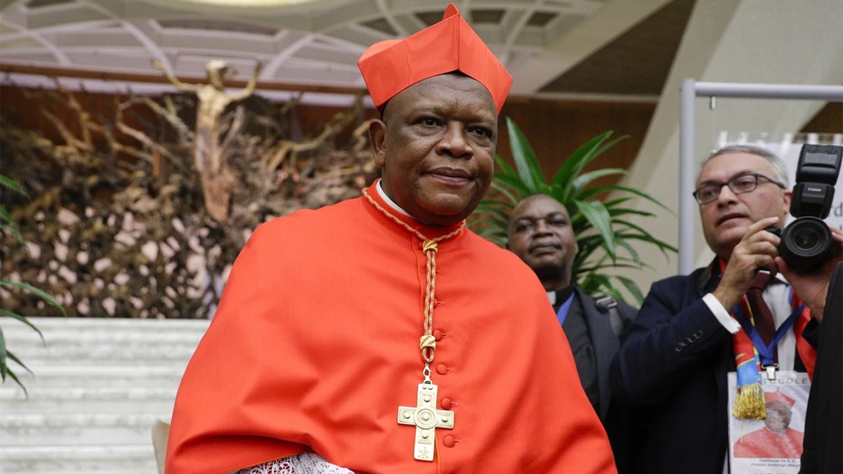 Kardinal fridolin među Besunguom