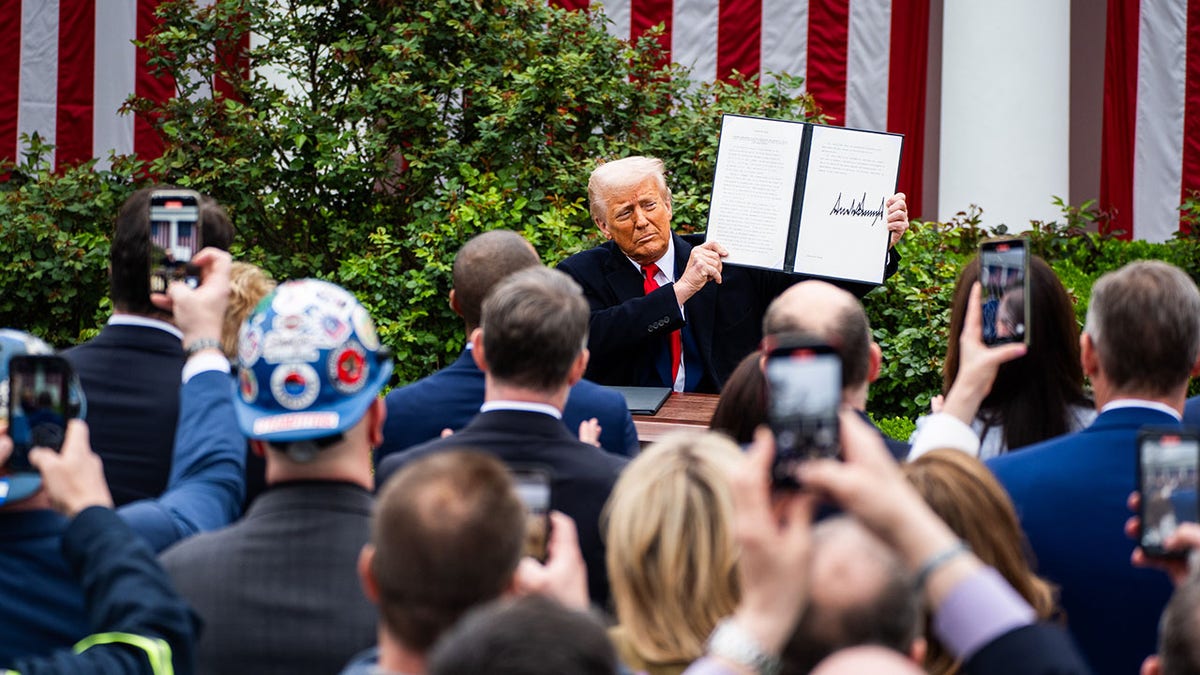 Trump drži izvršne naredbe recipročne tarife