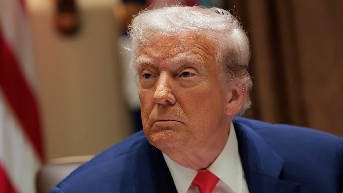 Trump govori tijekom sastanka kabineta