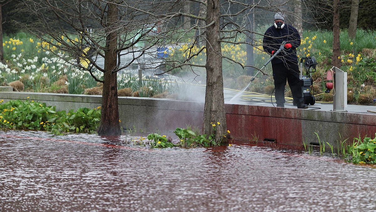 Čišćenje u američkoj ambasadi u Londonu