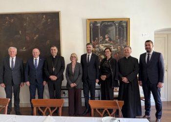 Grad − Gradonačelnik Franković i zamjenica Tepšić u uskrsnom posjetu biskupu Glasnoviću