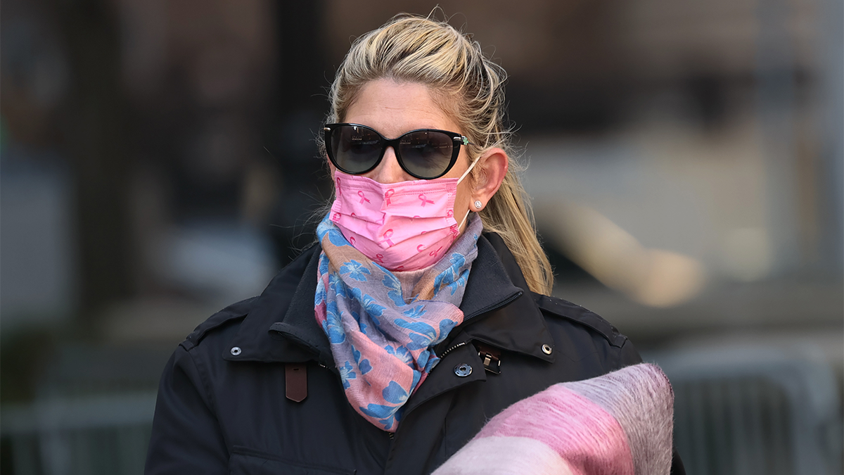 Nadine Menendez ispred sudske kuće