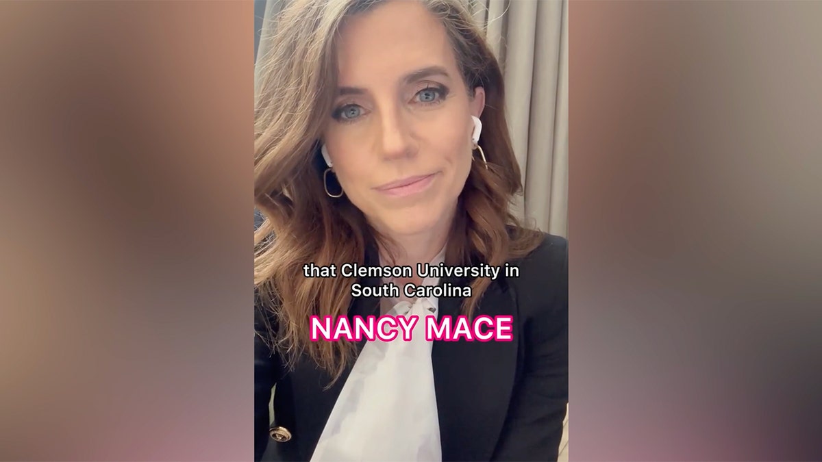Rep. Nancy Mace (Rs.C.) objavila je u petak na svoje X i Instagram stranice, pucajući na Sveučilište Clemson nakon što je na stranici LibSoftiktok objavljen za padajući izbornik u kojem je 15 spolova.