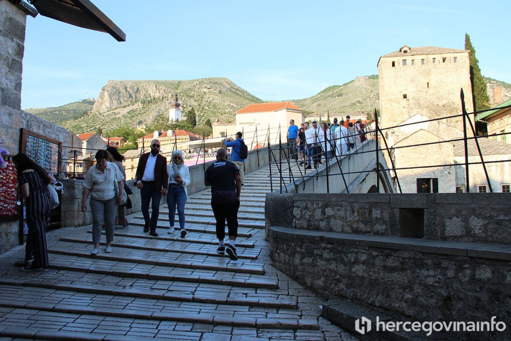 turisti stari grad Mostar