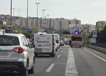 BRIGU NA VESELJE Pogledajte ovo ludilo na splitskim ulicama, svi žure na Poljud. Dogodio se lančani na Smokoviku…