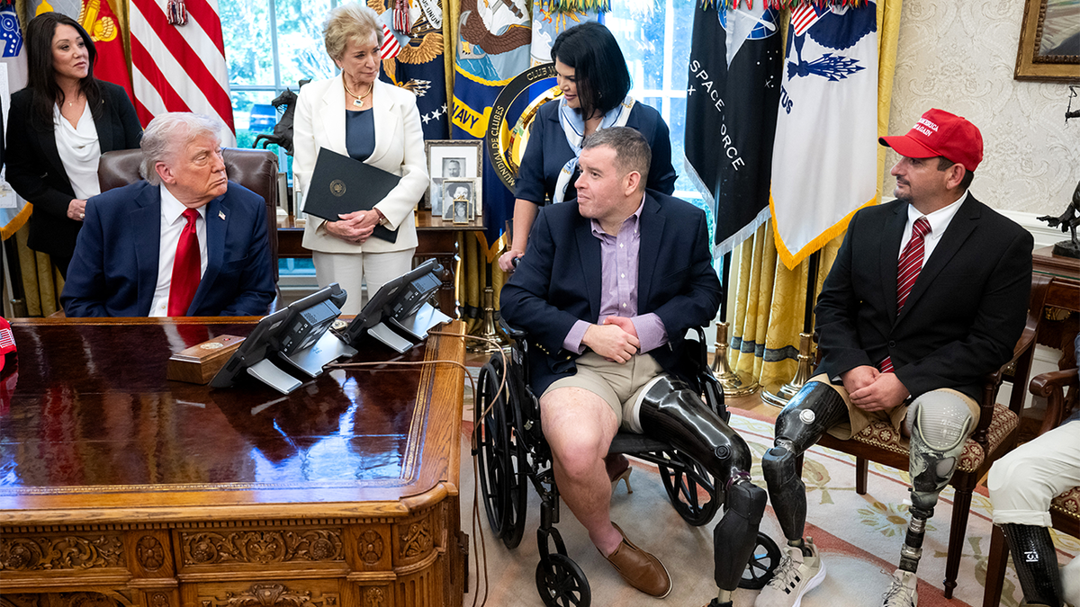 Trump se sastaje s veteranima u Ovalnom uredu