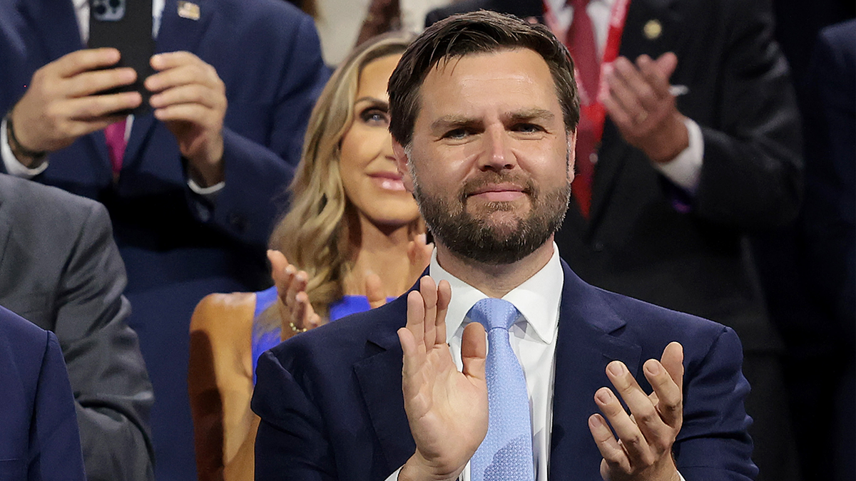 Jd Vance pljeskanje