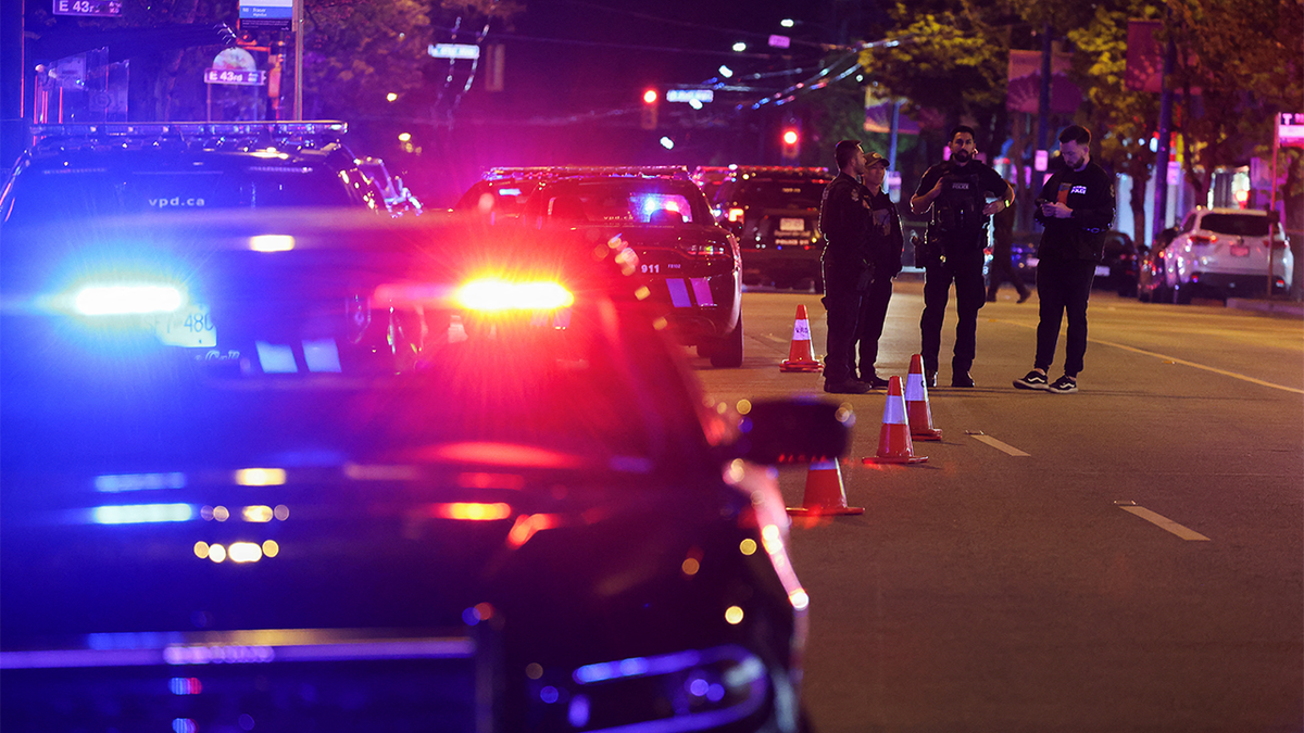 Vancouver policija na sceni nakon što se automobil ugura u gužvu na uličnom festivalu