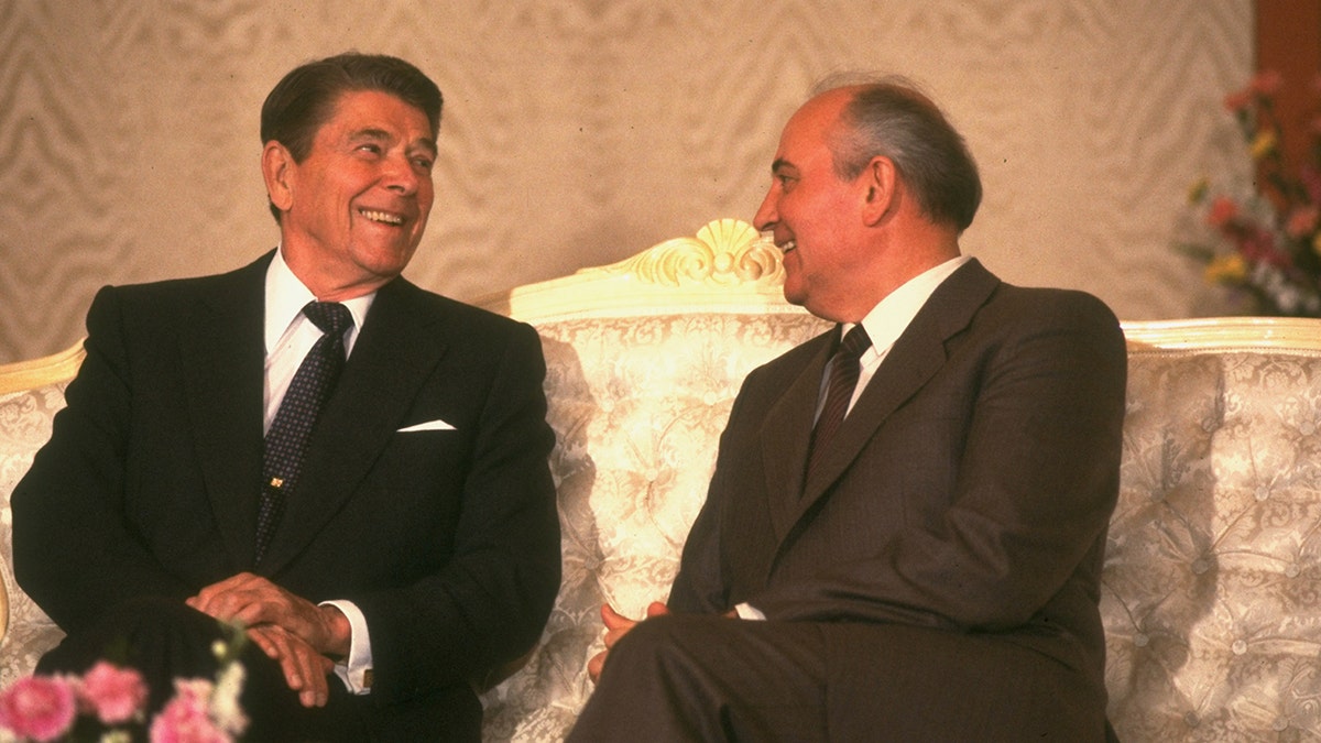 Predsjednik Ronald Reagan i sovjetski vođa Mihail Gorbachev
