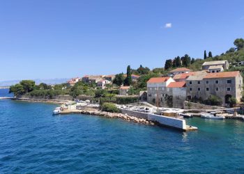 122 stanovnika otočića Ošljaka potpisalo peticiju kojom traže zaustavljanje nezakonitog obavljanja prijevoza turista u značajni krajobraz otoka