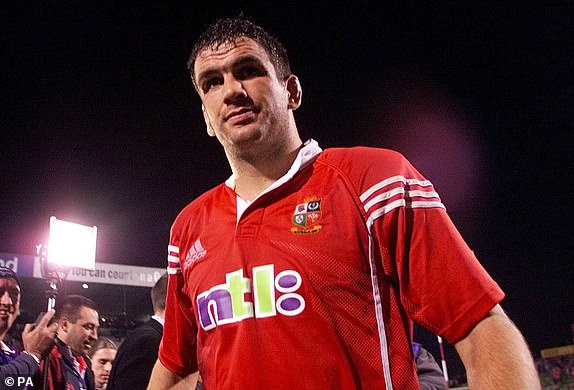 British and Irish Lions captain Martin Johnson makes his way off at the end of the  British and Irish Lions International Tour game at Ballymore, Brisbane, Saturday 16th June 2001. **EDI** PA Photo: David Davies...S...Brisbane...Australia