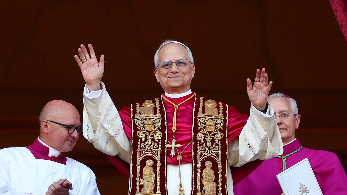 Papa leo xiv blagoslovna gužva