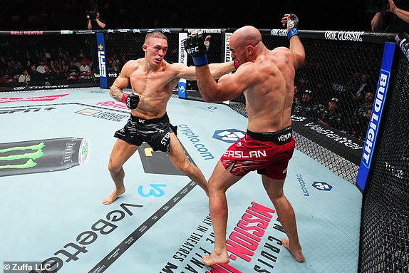MONTREAL, QUEBEC - 10. svibnja: (LR) Navajo Stirling iz Novog Zelanda udara Ivana Erslana iz Hrvatske u laganom teškom borbi tijekom događaja UFC 315 u Bell Centru 10. svibnja 2025. u Montrealu, Quebec. (Foto Chris Unger/Zuffa LLC)
