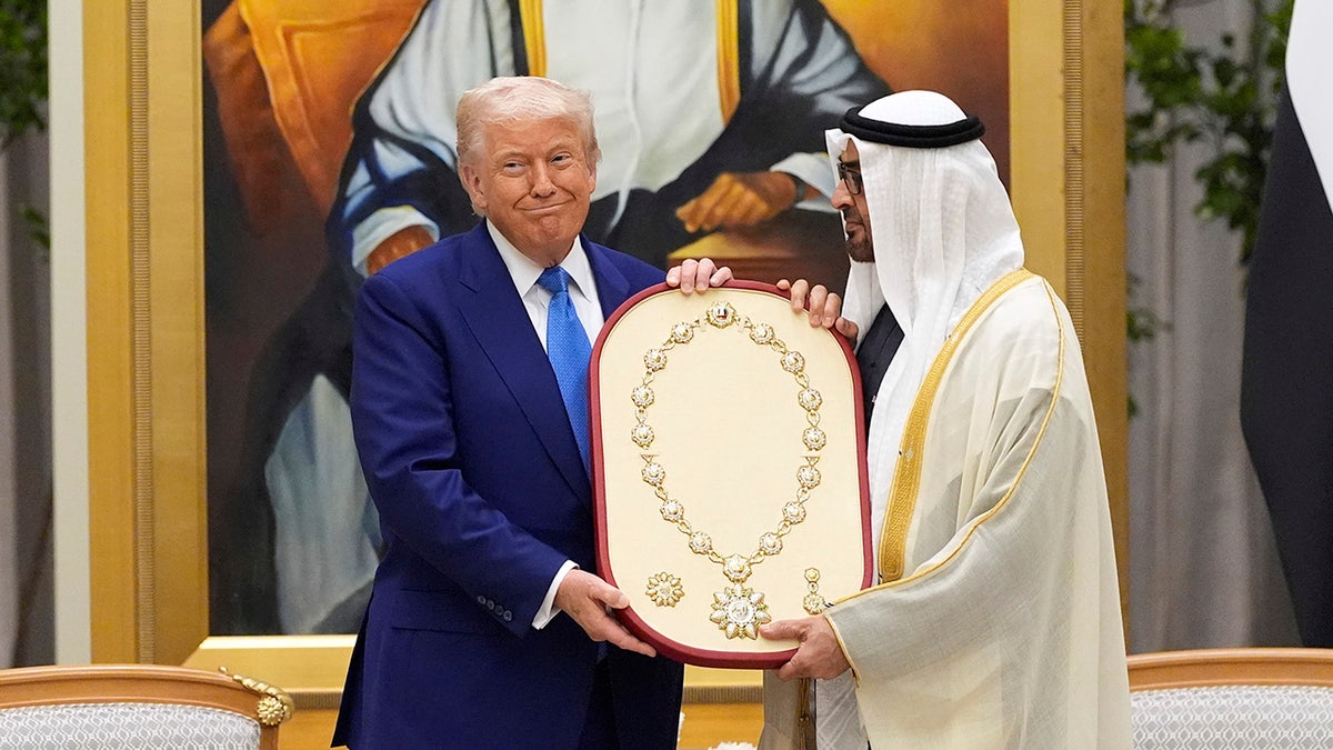 Trump je u UAE predstavio čast
