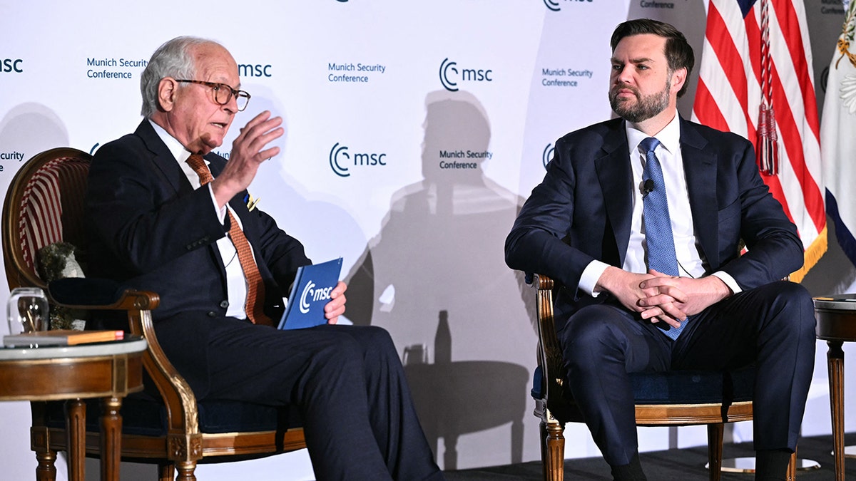 Službenik Vancea i Münchena sigurnosne konferencije na DC događaju na pozornici