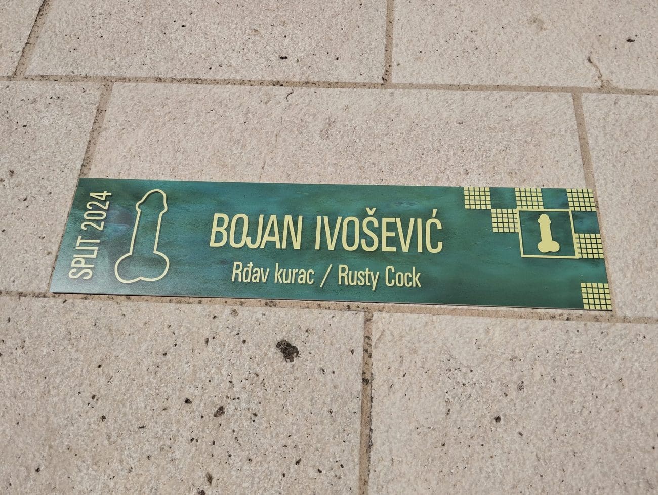 Pred dolazak Plenkovića u Split, na Zapadnoj obali dogradonačelnika dočekala ploča s pogrdnim natpisom "Rđavi ku**c":