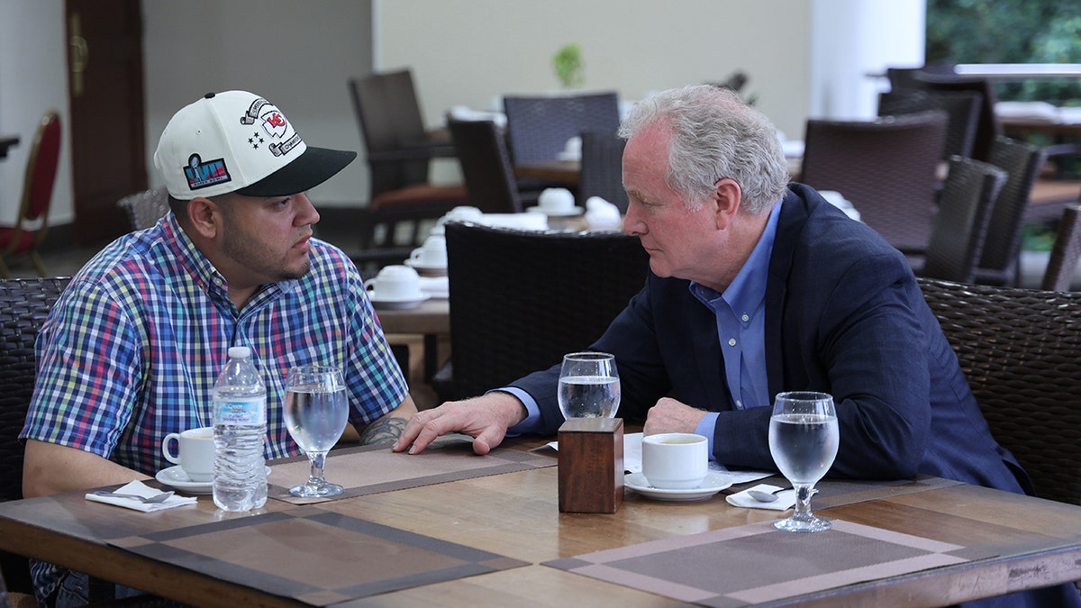 Senator Van Hollen i Kilmar Abrego Garcia u El Salvadoru