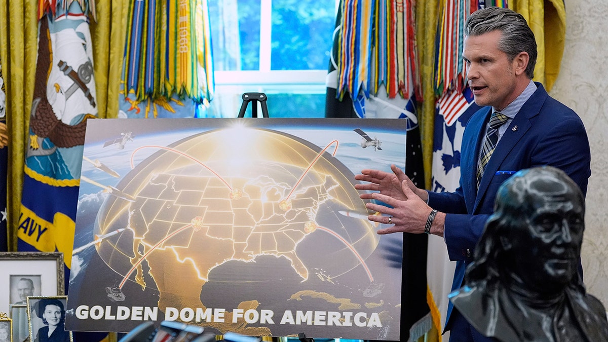 Ministar obrane Pete Hegseth govori preko Zlatne kupole