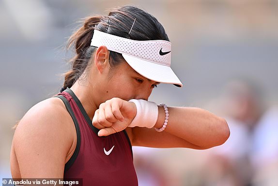 PARIS, FRANCE - MAY 28: Emma Raducanu of Great Britain competes against Iga Swiatek of Poland during the Women's Singles Second Round match on Day Four of the 2025 French Open at Roland Garros on May 28, 2025 in Paris, France. (Photo by Mustafa Yalcin/Anadolu via Getty Images)