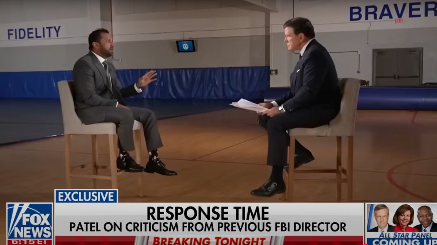 Kash Patel se suočio s podsmijehom na društvenim mrežama nakon što se pojavio na Fox News -u sjedeći na stolici preveliki za njega.