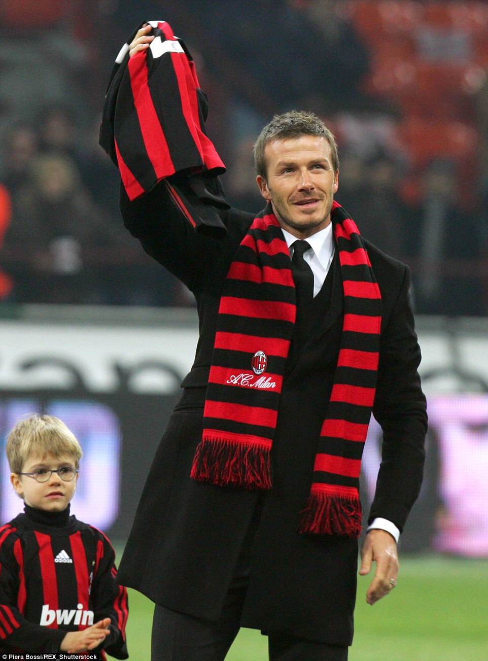 On 30 October 2008, Milan announced that Beckham was to join them on loan from 7 January 2009