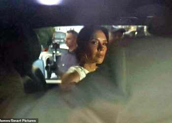 50. sa zvijezdama Davida Beckhama privlači Eva Longoria, Ramsays i Tom Cruise i njegova djevojka Ana de Armas koji zabavljaju u ranim satima – ali postoji jedna velika emisija