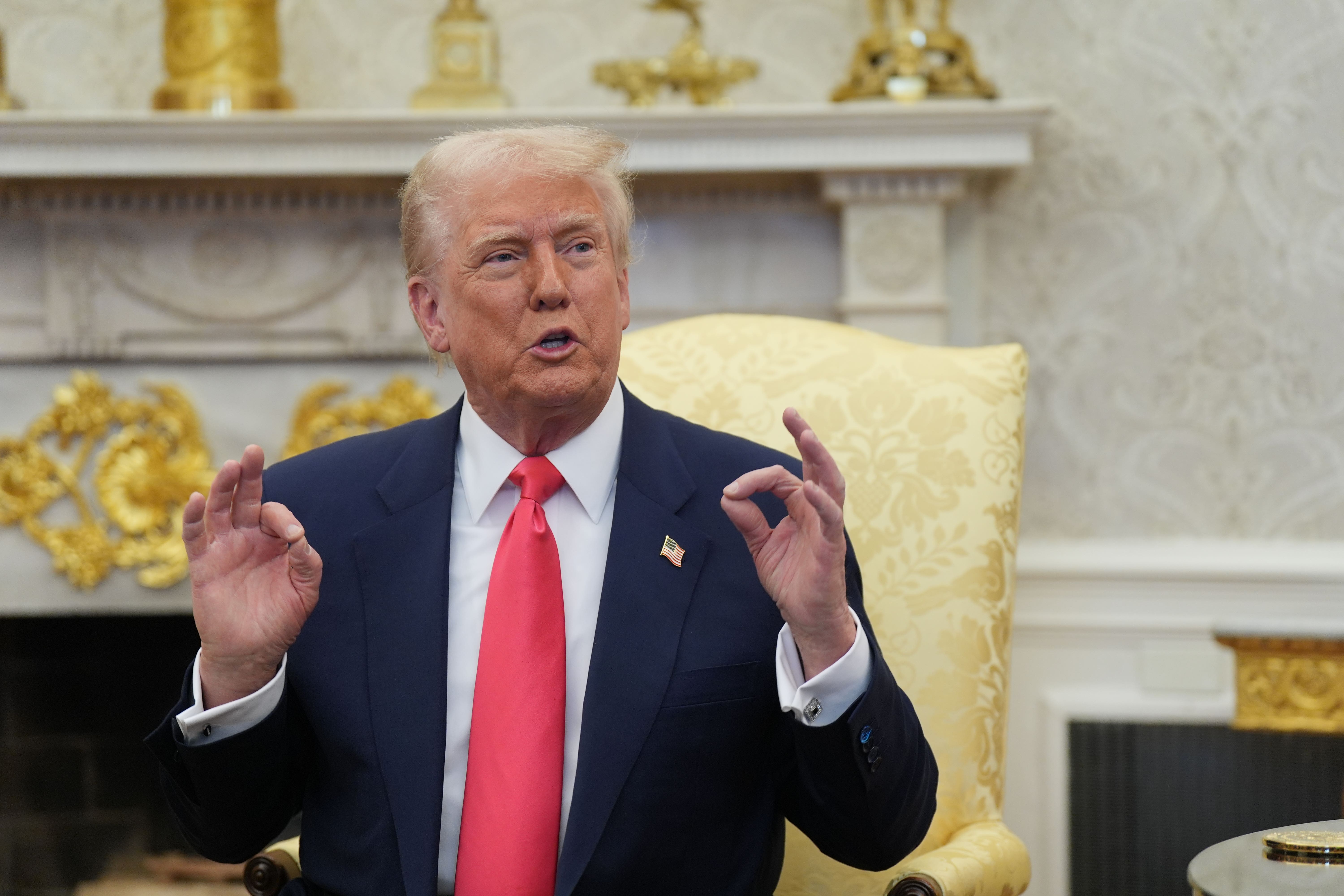 Donald Trump zaprijetio je da će od sljedećeg mjeseca nametnuti 50 -postotni porez na sav uvoz u SAD iz EU -a