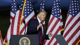 Trump pleše na YMCA kako bi proslavio 100 dana na uredu (video)