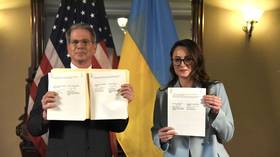 https://www.rt.com/news/616597-us-ukraine-deal-benefits/ukraine i američki potpisuju mnogo glasirane minerale ugovor: ažuriranja uživo