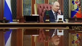 https://www.rt.com/news/617890-zelensky-difficult-deal-with-trump/putin-trump Telefonski razgovor: Kao što se dogodilo