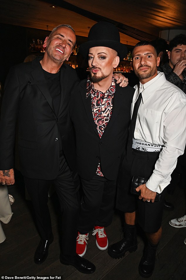 Tony je ranije otkrio da želi dječaka Georgea (u sredini) kao svog najboljeg čovjeka