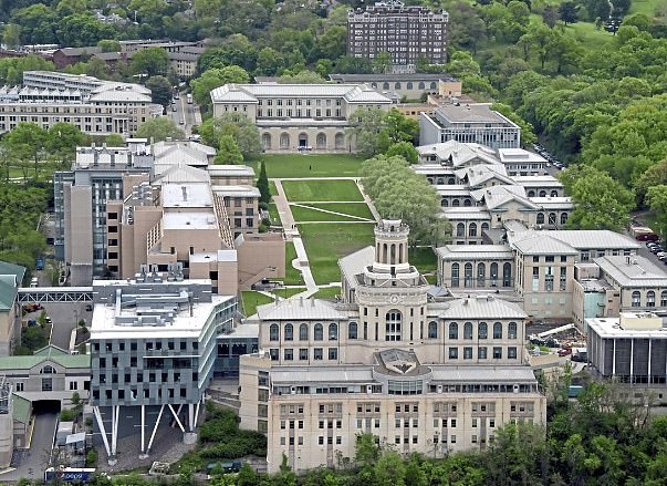 Sveučilište Carnegie Mellon privatno je istraživačko sveučilište u Pittsburghu, Pennsylvania, poznato po svojim jakim programima u tehnologiji, posebno informatičkim znanostima, robotici i umjetnoj inteligenciji