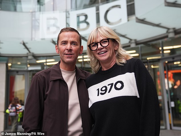 Zoe Ball bila je još jedna BBC zvijezda koja je otkrila veliko ažuriranje karijere nakon što je odstupila kao domaćin BBC Radio 2 Breakfast Show. Zamijenio ju je jeftiniji Scott Mills (lijevo)