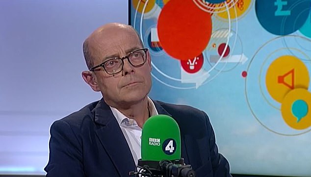 To mjesto u ljestvici plaća podijelio je bivši politički urednik BBC -a Nick Robinson, koji je sada jedan od glavnih voditelja programa Radio 4's Today
