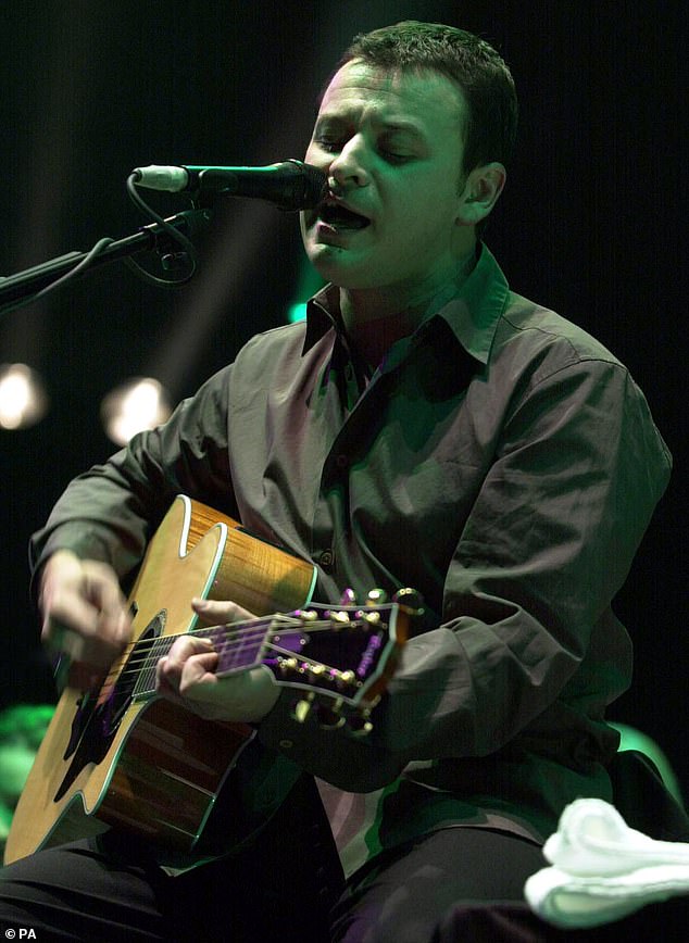 Dolazeći iz Blackwooda u Walesu, bend je bio instrumentalni dio cool Cymru pokreta u 90 -ima, a Bradfield je pružio vodeći vokal